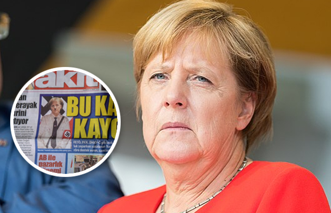 Angela Merkel als Hitler