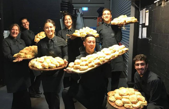 Brautpaar-Mc-Donalds-Burger3