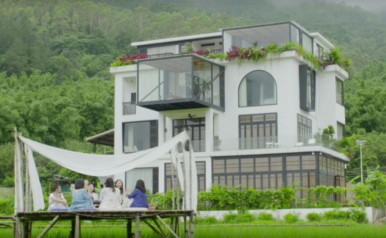 Beste Freundinnen kaufen ein Haus, um dort gemeinsam alt zu werden! (VIDEO)