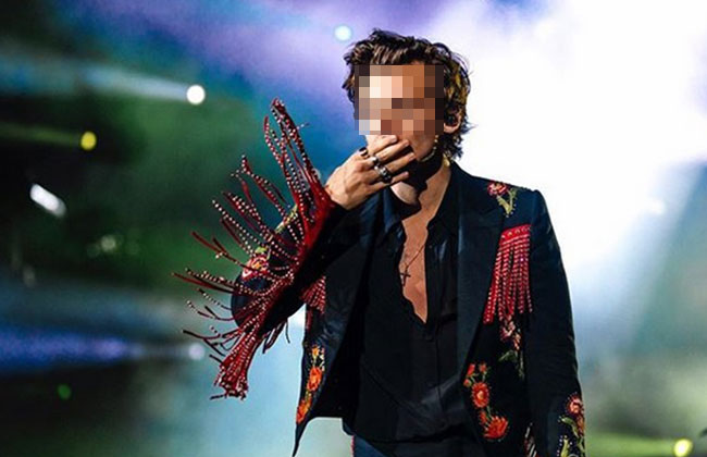 Dieser Megastar biss sich im Drogenrausch die Zungenspitze ab!