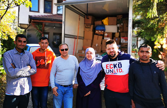 Rapper und Flüchtlingsmama brachten Winterkleidung nach Bosnien (VIDEO)