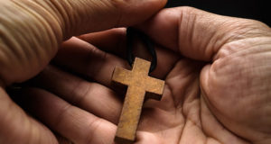 KREUZ_HAND_RELIGION_CHRISTENTUM
