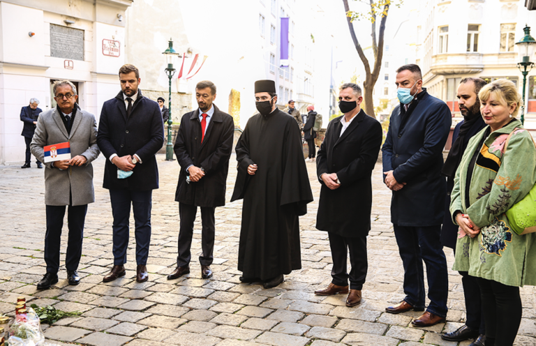 Wien-Anschlag: Kranzniederlegung der serbischen Delegation (VIDEO)