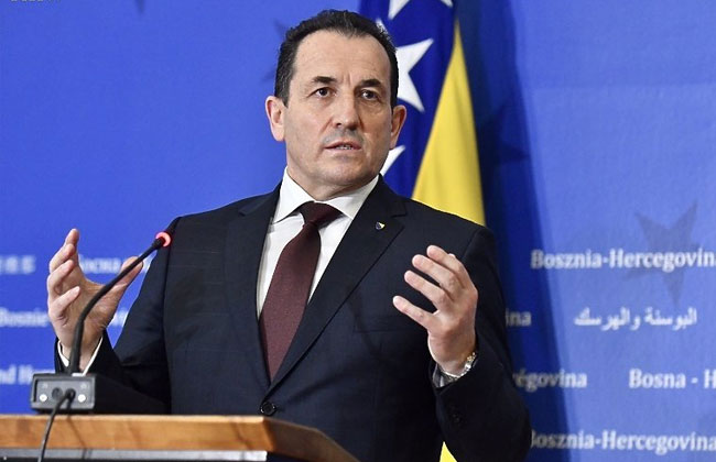 Bosnischer Minister wegen illegalen Waffenverkaufs vor Gericht