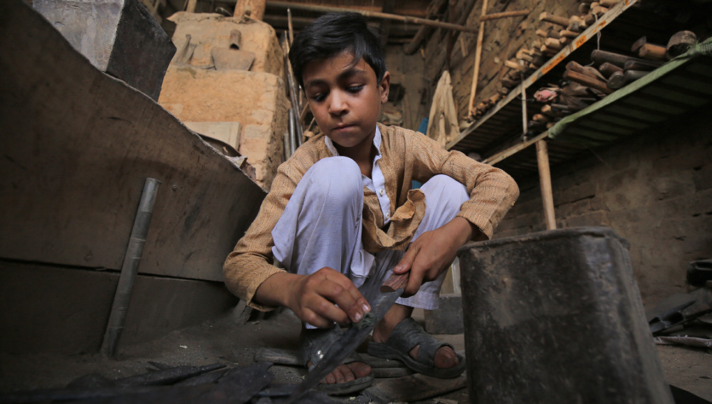Symbolfoto Kinderarbeit, EPA-EFE/BILAWAL ARBAB