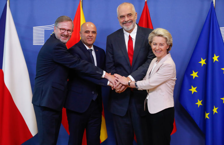 EU nimmt Beitrittsverhandlungen mit Albanien und Nordmazedonien auf 