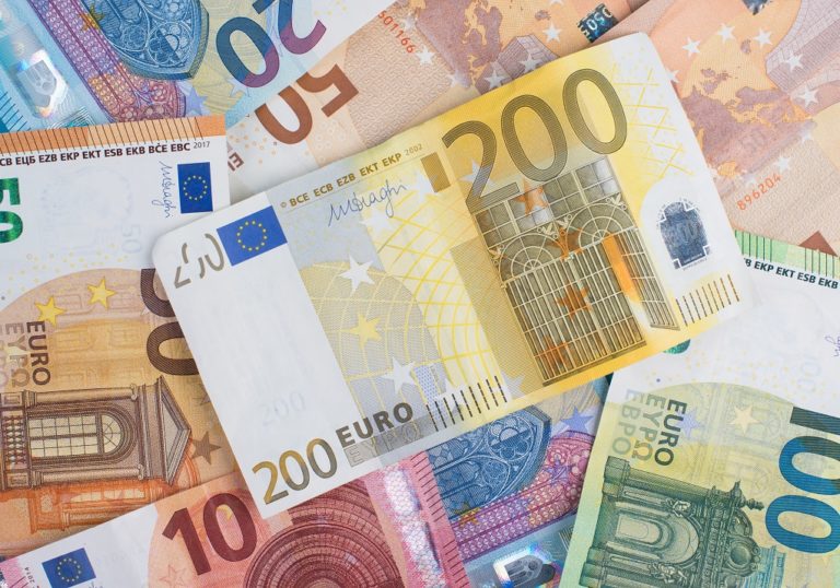 Diese Personen bekommen noch im August 300 Euro