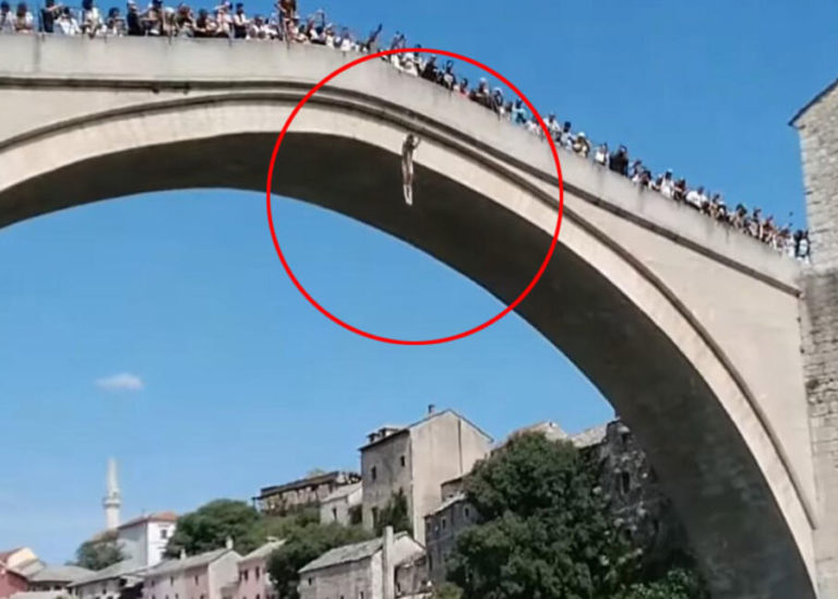 Brückenspringen in Mostar: Teenagerin springt aus 23 Metern in eiskalte Fluten