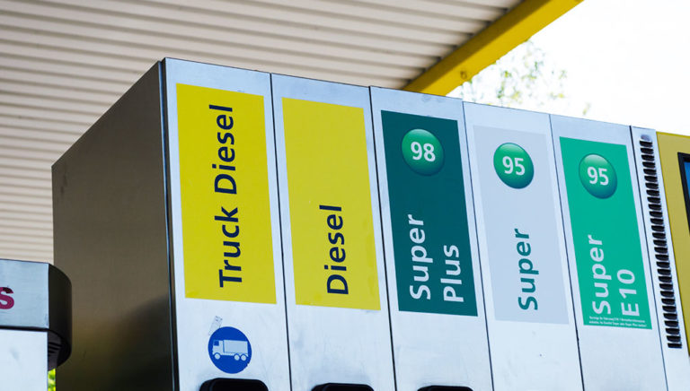 Rezession und starker Dollar setzen Ölpreise unter Druck