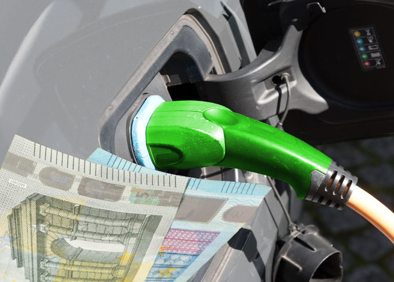 E-Auto-Besitzer zahlen drauf: Steuerhammer ab April