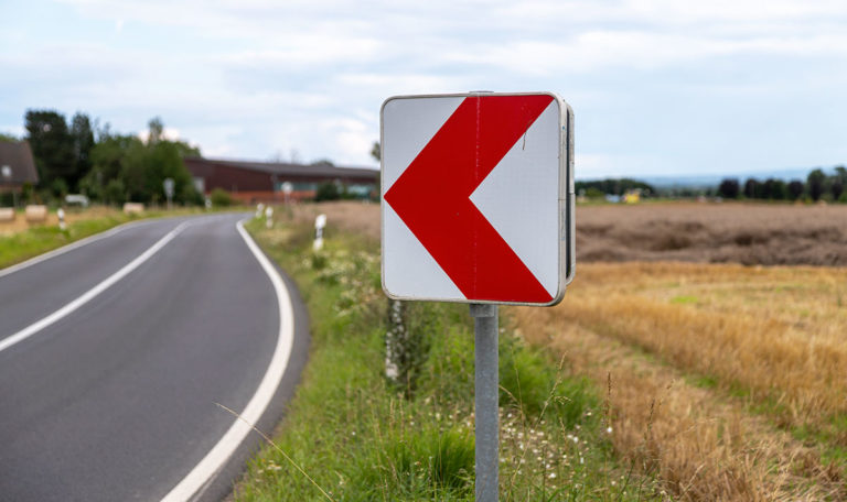 Betrunkener Kroate stiehlt Verkehrszeichen und sorgt für Chaos