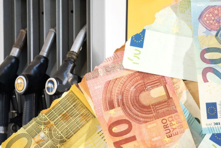 Warum ist Sprit in Österreich teurer als bei unseren Nachbarn — und kommt der 3-Euro-Diesel?