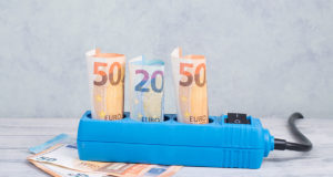 STECKDOSE_GELD_EURO