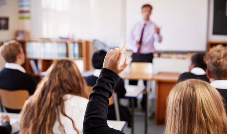 Bildungsminister präsentiert Maßnahmen gegen Lehrermangel