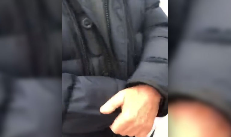 Mädchen filmte Pädophilen(81) welcher sie in die Wohnung lockten wollte (VIDEO)