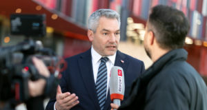 Bundeskanzler Karl Nehammer bei dem EU-Westbalkan-Gipfel in Tirana. (FOTO: Bundeskanzleramt)