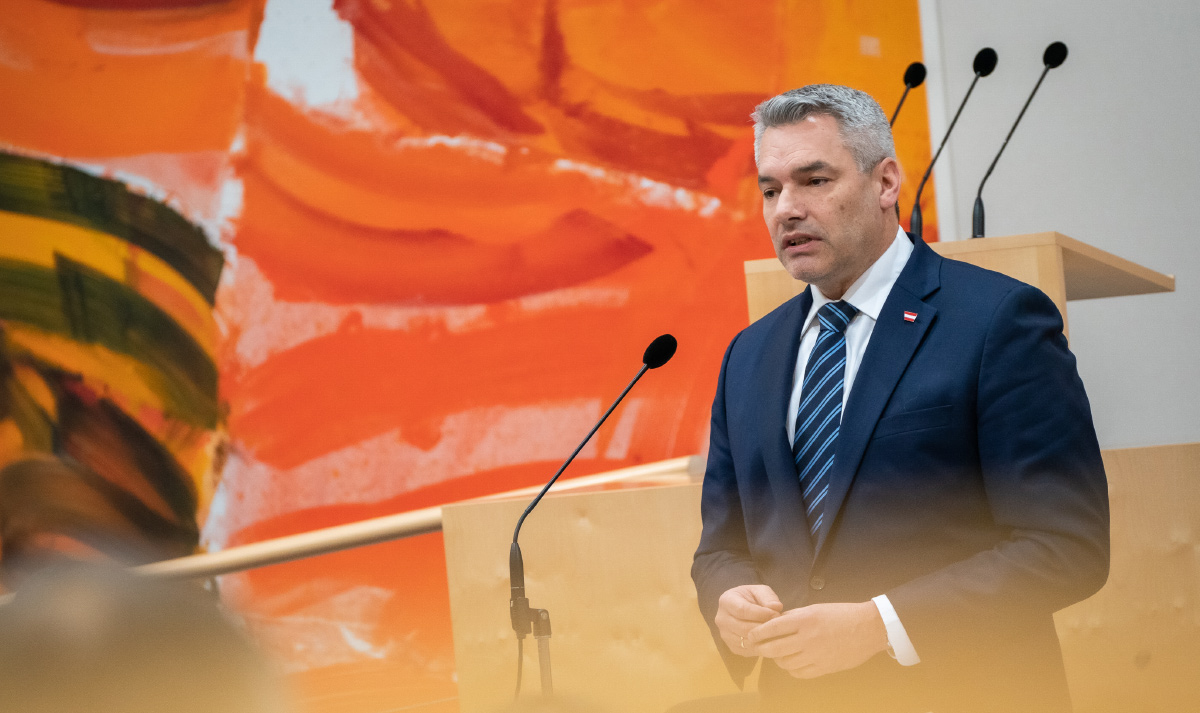 Bundeskanzler Karl Nehammer (ÖVP) am Wort bei der 187. Sitzung des Nationalrates in der 27. Gesetzgebungsperiode. (FOTO: © Parlamentsdirektion / David Bohmann)