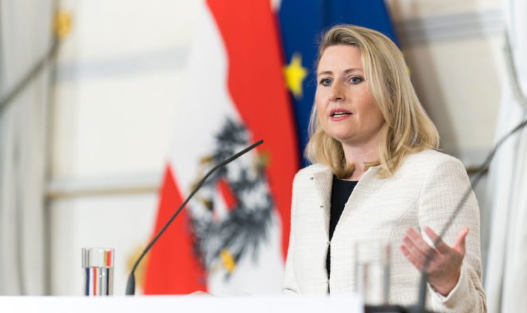 Bundesministerin Raab: Sozialleistungen für Integration wesentlich