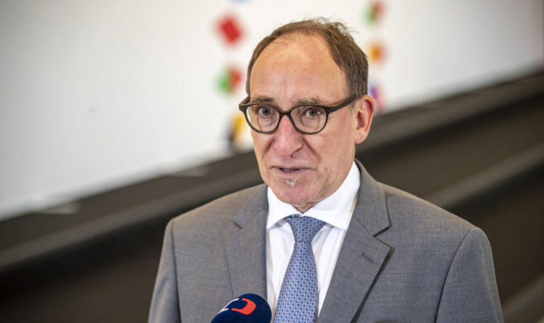 Gesundheitsminister Rauch verschärft Rauchverbot in Österreich