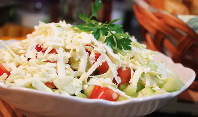 Woher hat der Šopska-Salat seinen Namen?