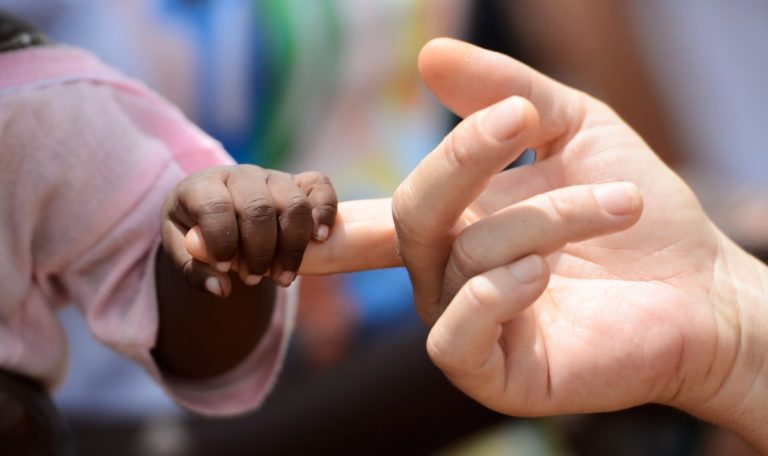 Mutterliebe: Kroatin adoptiert ein kleines Mädchen aus Kongo