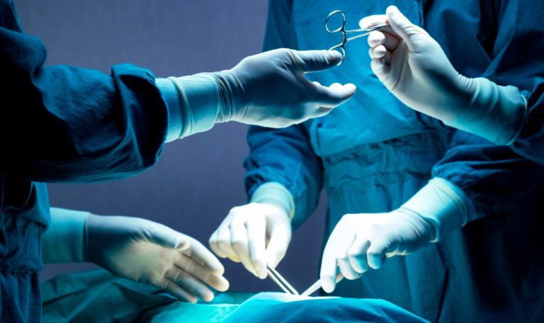 Klinik‑Fehler: Operation am falschen Knie gestartet