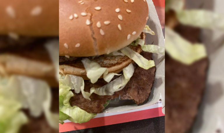 Ekelig: Kunde erhält Burger mit fremden Bissspuren