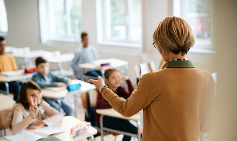 Entlastungspaket für Lehrer präsentiert – Zeugnis künftig per Mail