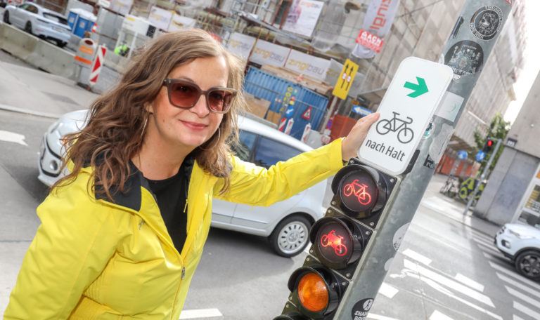 Wien montiert weitere 150 Ampeln zum Rechts-Abbiegen bei Rot
