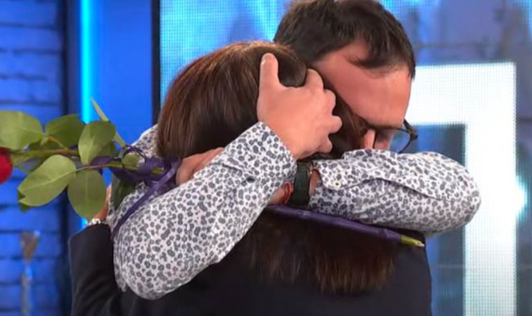 Mutter und Sohn wieder vereint nach 30 Jahren Trennung