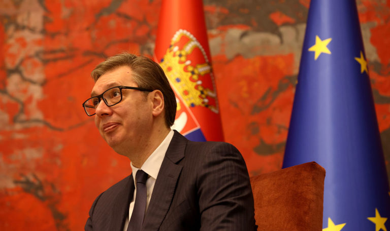 Vucic führt als Erster in Europa Roboter-Lieferungen direkt vor der Haustür ein!