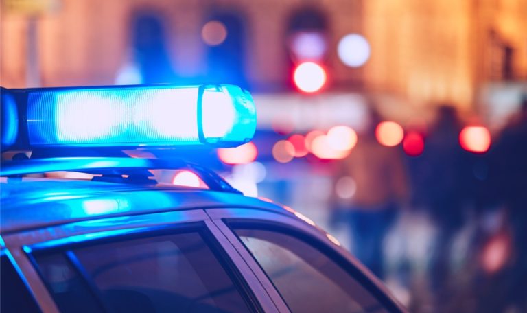 Mann mit 18 illegalen Migranten in Kleinbus festgenommen