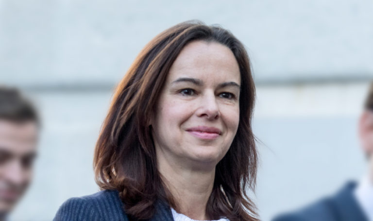 Haftstrafe: Ex-ÖVP-Ministerin Karmasin schuldig gesprochen