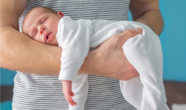 So bringt ihr ein weinendes Baby in nur 13 Minuten zum Schlafen