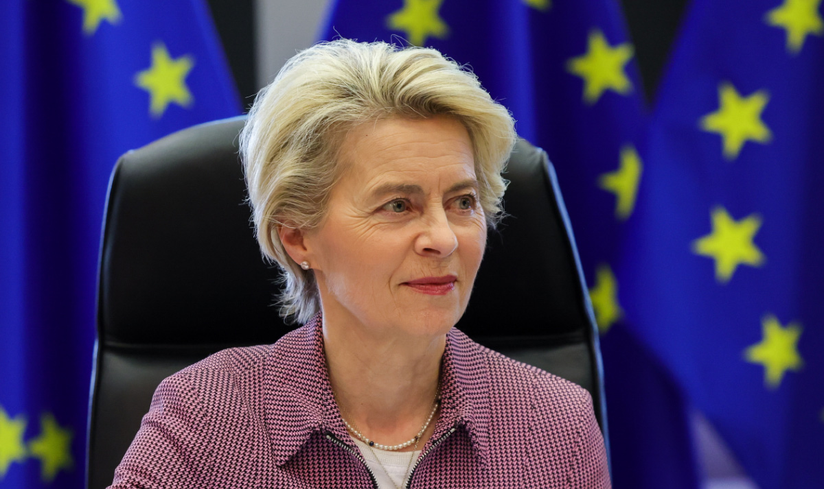 Die SPitze der EU-Kommission Ursula von der Leyen. (FOTO: EPA-EFE/OLIVIER MATTHYS)