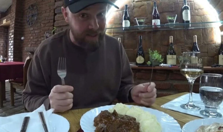 Lecker: Britischer Reisender entdeckt Serbiens kulinarische Schätze!