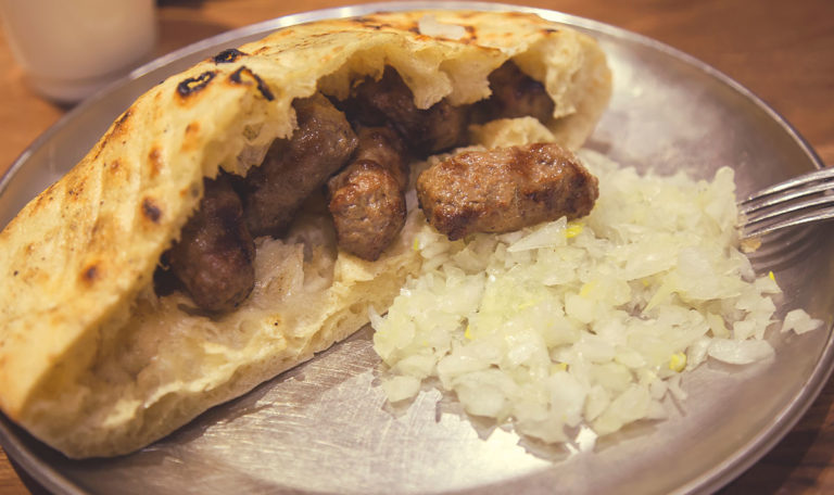Wie sagt man es richtig? Ćevapčići, Ćevape oder doch Ćevapi?