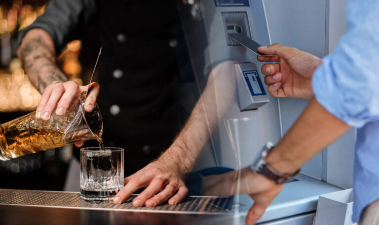 Vom Barkeeper zum Millionär: So bekam dieser Man zwei Millionen Euro