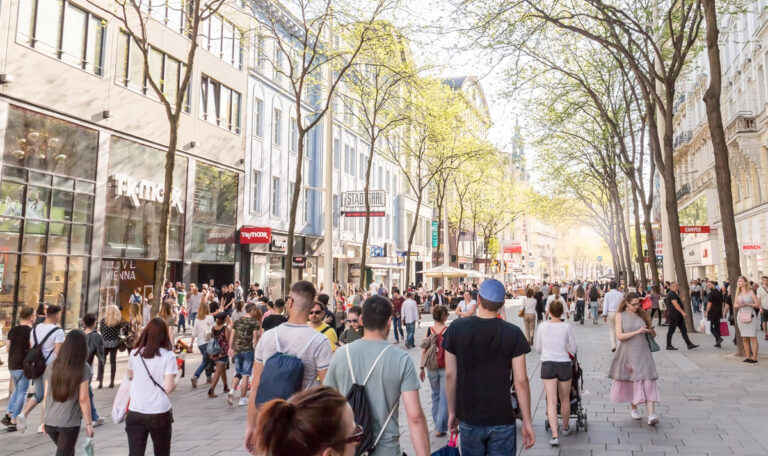 Österreichs Bevölkerung boomt: Mehr Zuwanderung und höheres Alter