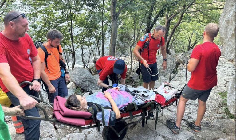 Unerwartet: Frau gebärt Baby im Nationalpark