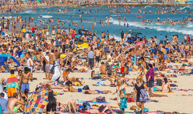 Urlaubsstrand schlägt Alarm: Fische attackieren Badegäste!