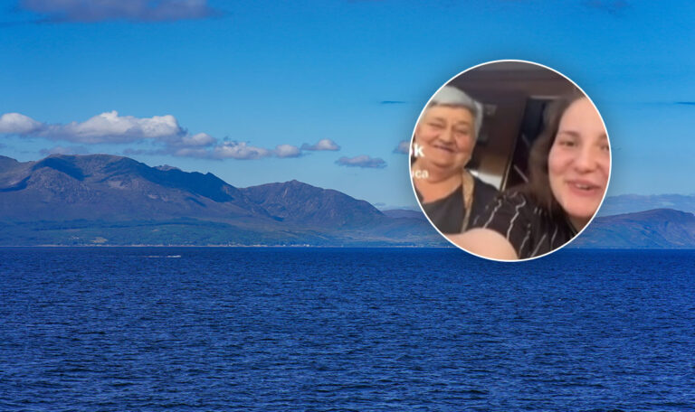 Enkelin hat zum ersten Mal ihre Oma in den Urlaub mitgenommen