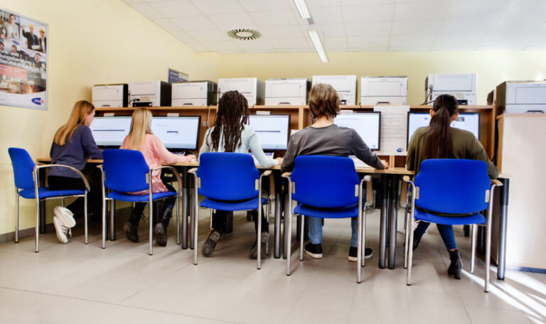 AMS: So schlimm werden Langzeitarbeitslose diskriminiert!