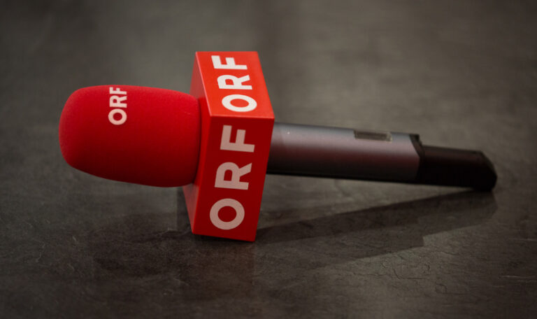 NEOS feiern ORF-Reform: „Zeiten der Landeshauptleute sind vorbei
