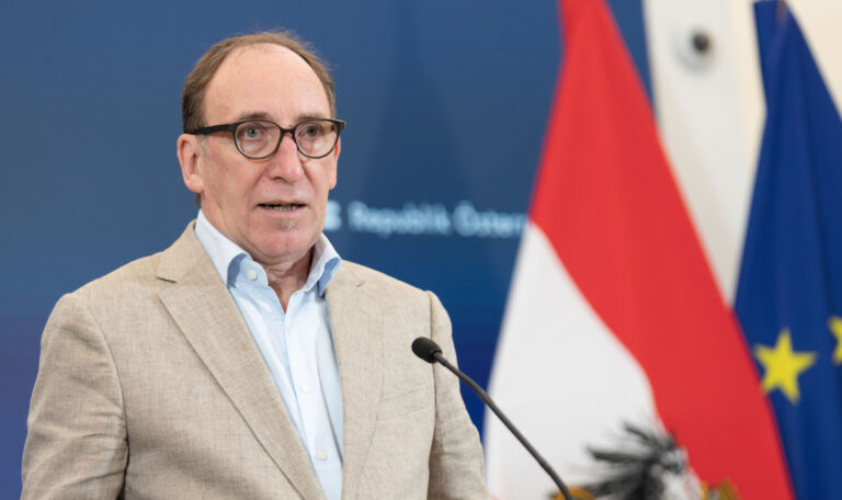 Sommerpause hat Vorrang: Warten auf große Gesundheitsreform