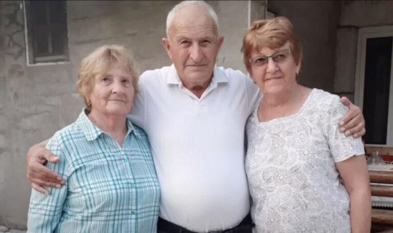 Australische Schwestern treffen Halbbruder in Bosnien! (VIDEO)