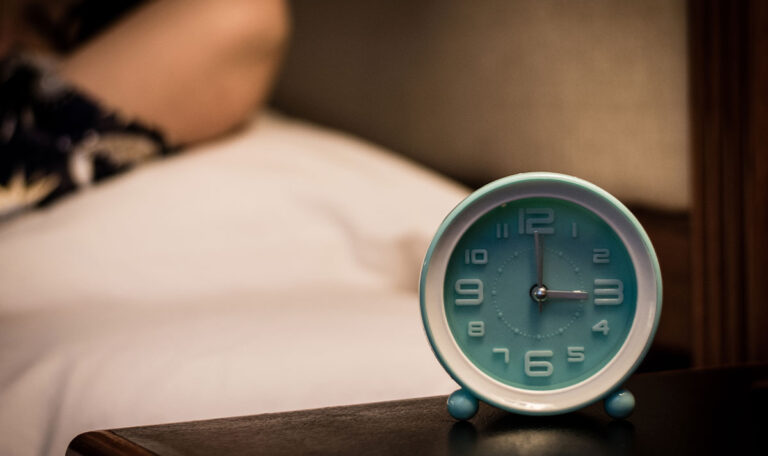Aus diesem Grund wacht ihr oft um 3 Uhr nachts auf