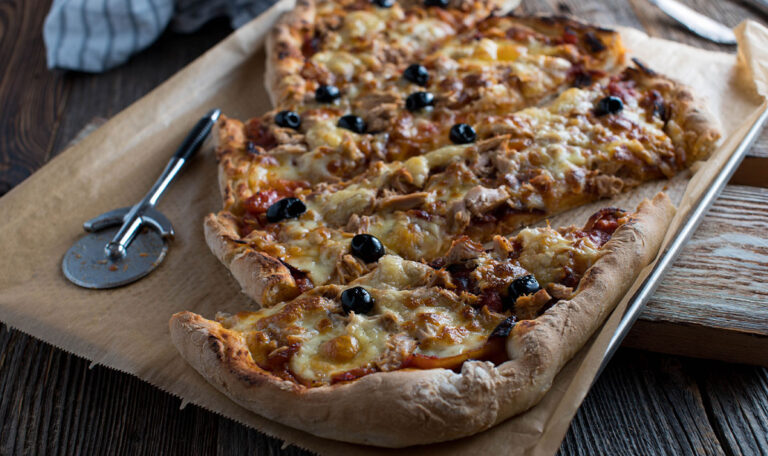 Genialer Hack: So passen zwei Pizzen auf einem Blech