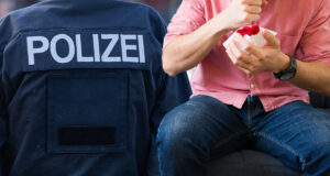 POLIZEI_MANN_BLUT