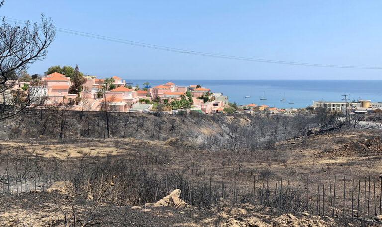 Entschädigung für Touristen: Gratis-Urlaub auf Rhodos nach Waldbrand-Katastrophe